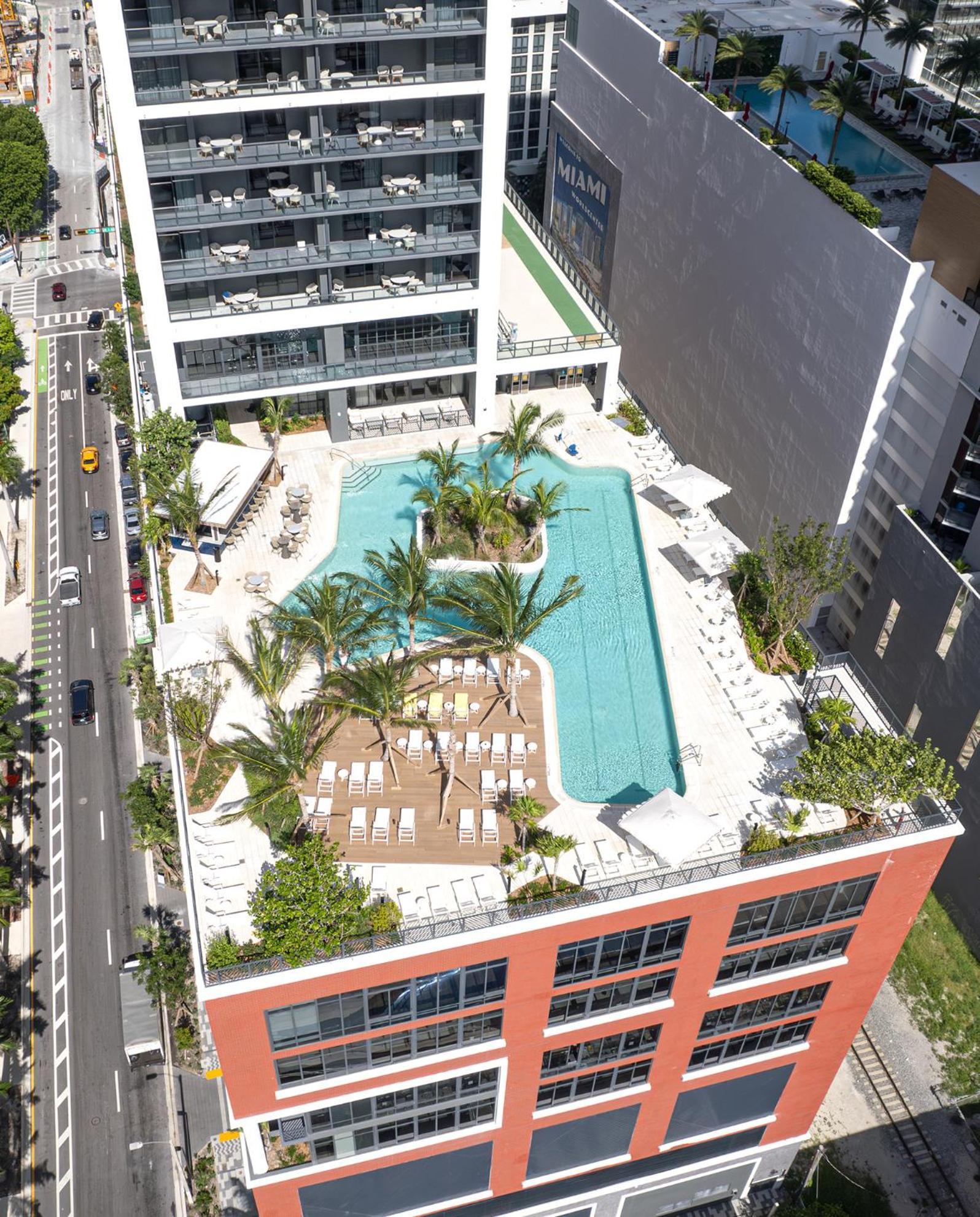 Two Bedroom With Luxurious Amenities Across From Kaseya Center- Daily Fee And Parking Not Included Apartment Miami