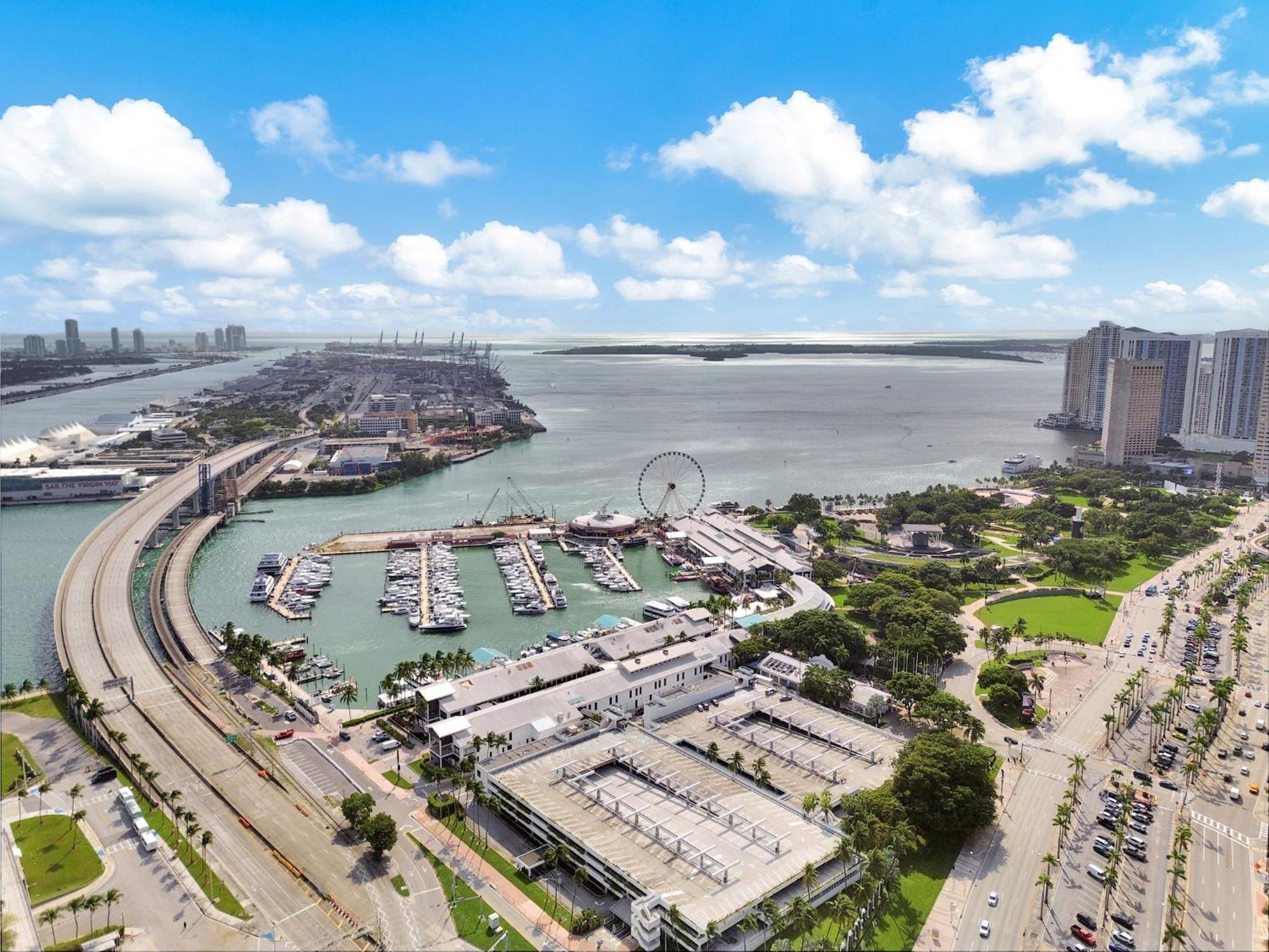 Two Bedroom With Luxurious Amenities Across From Kaseya Center- Daily Fee And Parking Not Included Miami