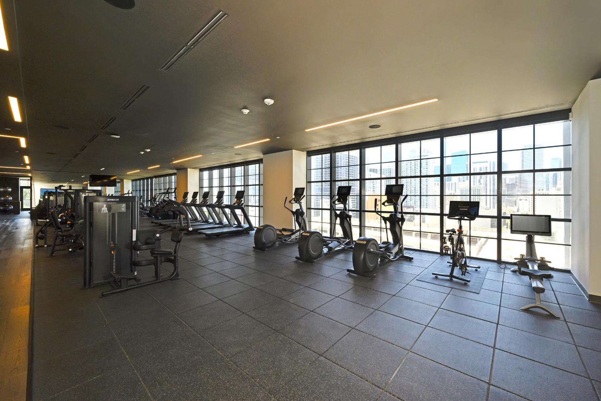 Apartment Two Bedroom With Luxurious Amenities Across From Kaseya Center- Daily Fee And Parking Not Included *