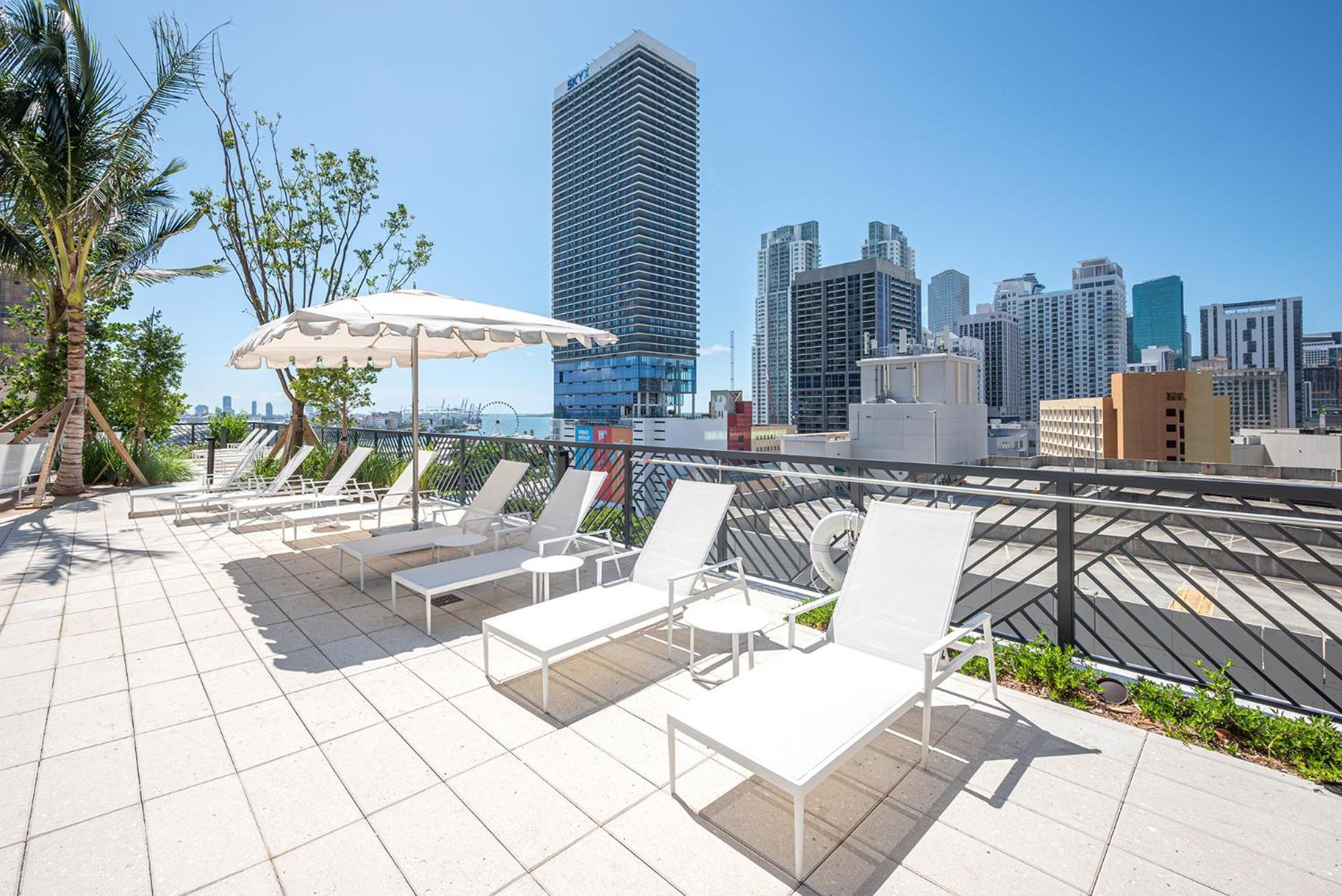 Apartment Two Bedroom With Luxurious Amenities Across From Kaseya Center- Daily Fee And Parking Not Included