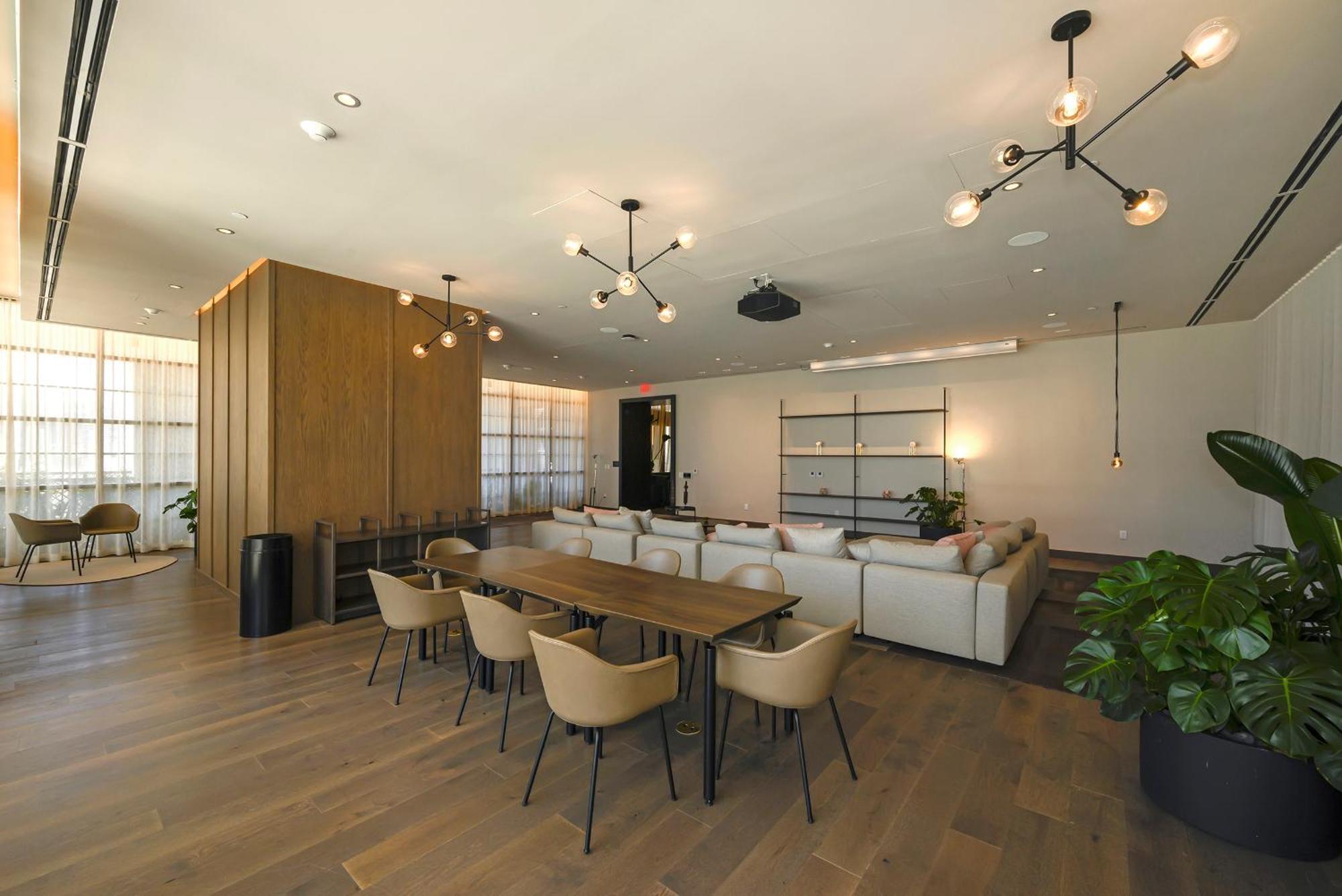 Apartment Two Bedroom With Luxurious Amenities Across From Kaseya Center- Daily Fee And Parking Not Included Miami