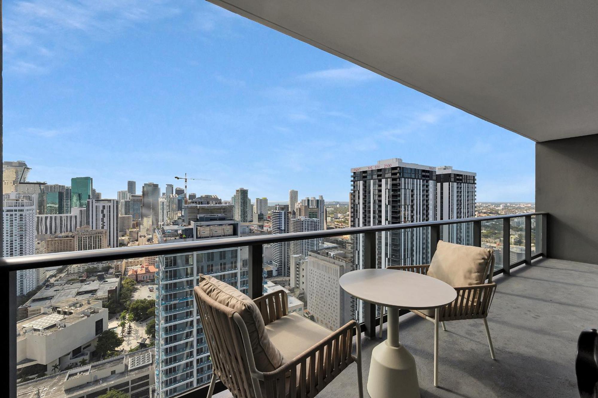 Two Bedroom With Luxurious Amenities Across From Kaseya Center- Daily Fee And Parking Not Included * Miami