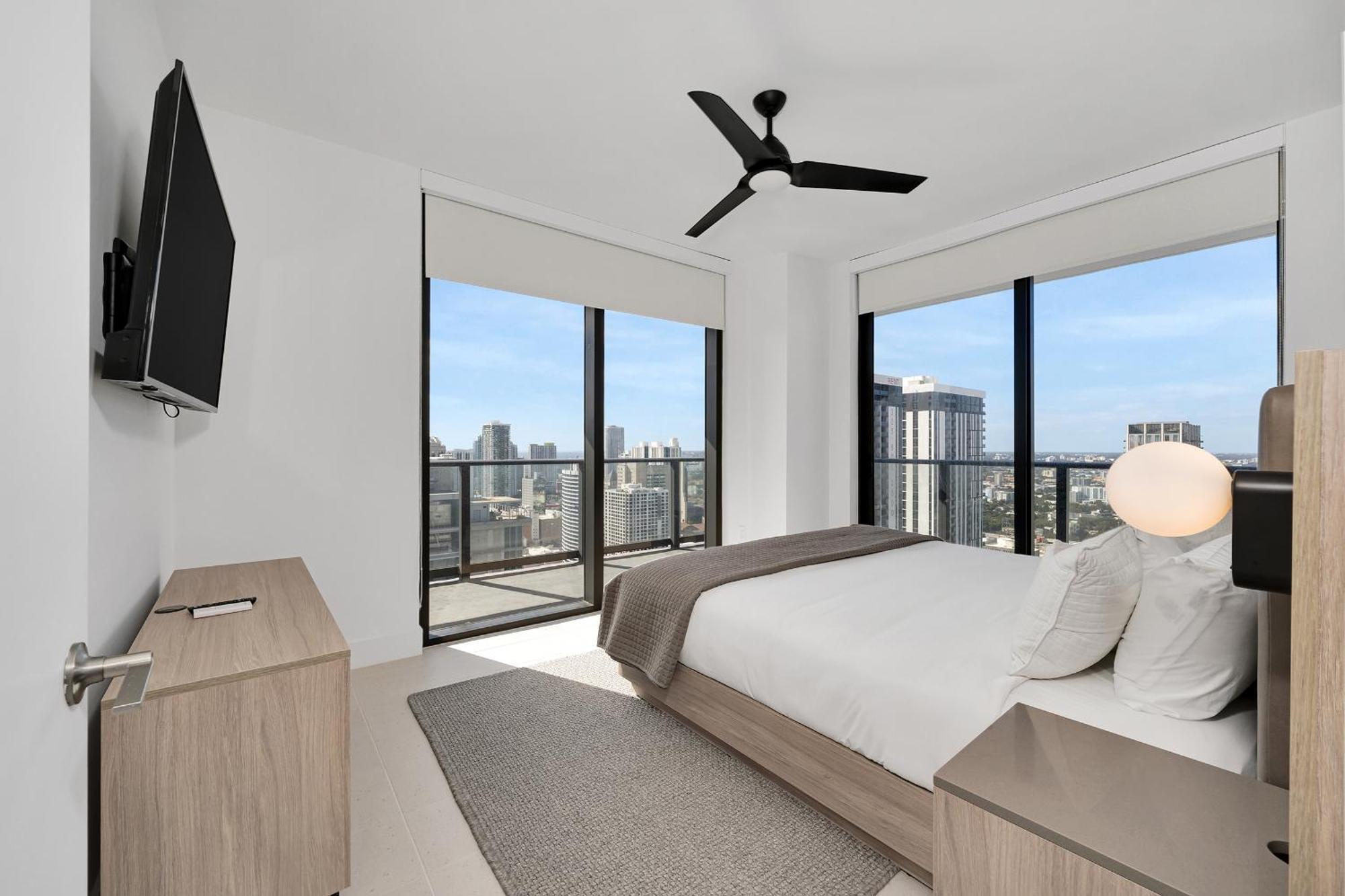 Apartment Two Bedroom With Luxurious Amenities Across From Kaseya Center- Daily Fee And Parking Not Included