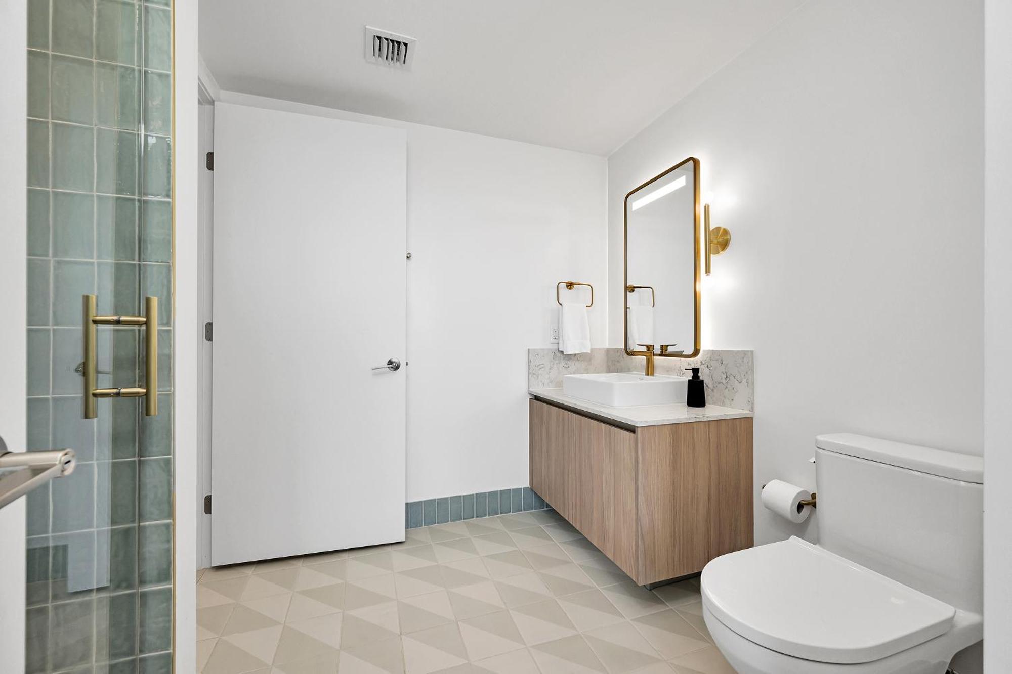 Apartment Two Bedroom With Luxurious Amenities Across From Kaseya Center- Daily Fee And Parking Not Included Miami