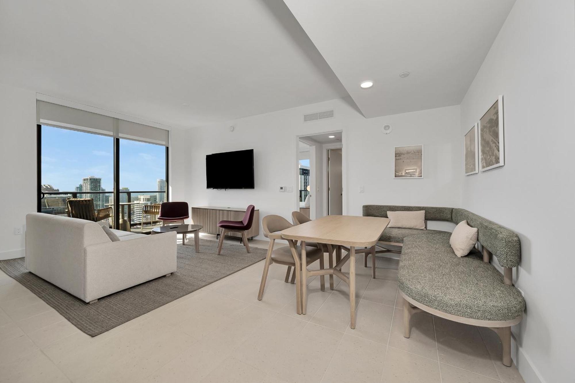 Two Bedroom With Luxurious Amenities Across From Kaseya Center- Daily Fee And Parking Not Included *