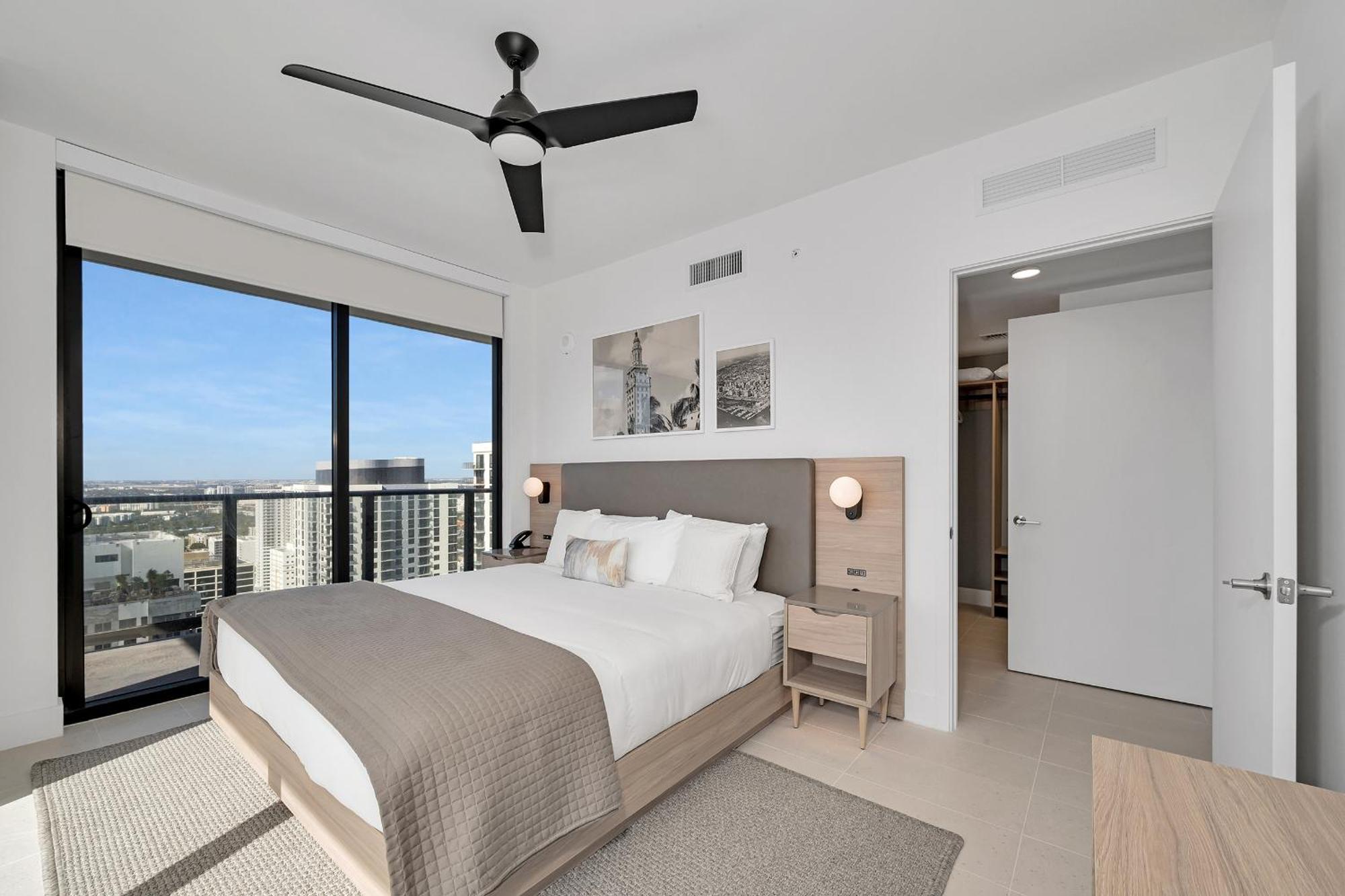 Two Bedroom With Luxurious Amenities Across From Kaseya Center- Daily Fee And Parking Not Included